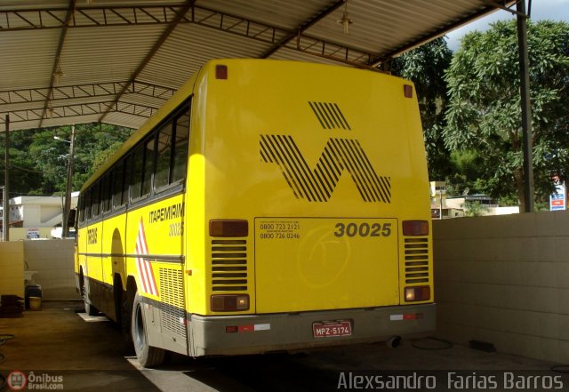 Viação Itapemirim 30025 na cidade de Manhuaçu, Minas Gerais, Brasil, por Alexsandro  Farias Barros. ID da foto: 403998.