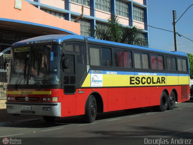 Escolares OUVIDOR-GO na cidade de Trindade, Goiás, Brasil, por Douglas Andrez. Número da foto: #468898.