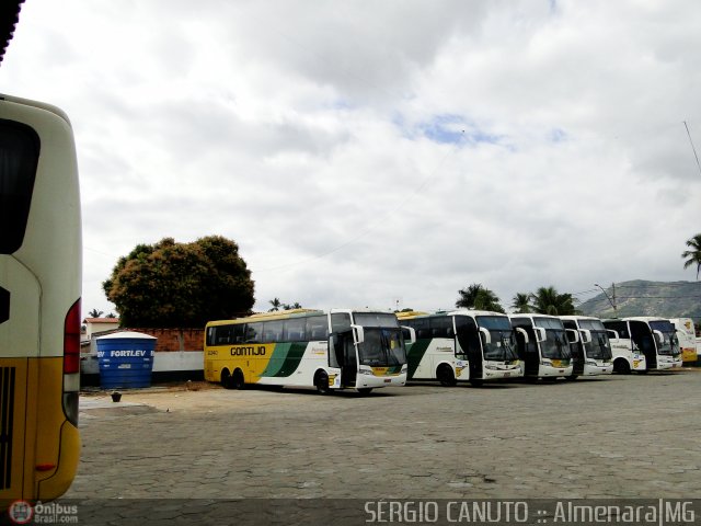 Empresa Gontijo de Transportes Garagem AMJ na cidade de Almenara, Minas Gerais, Brasil, por Sérgio Augusto Braga Canuto. ID da foto: 469151.