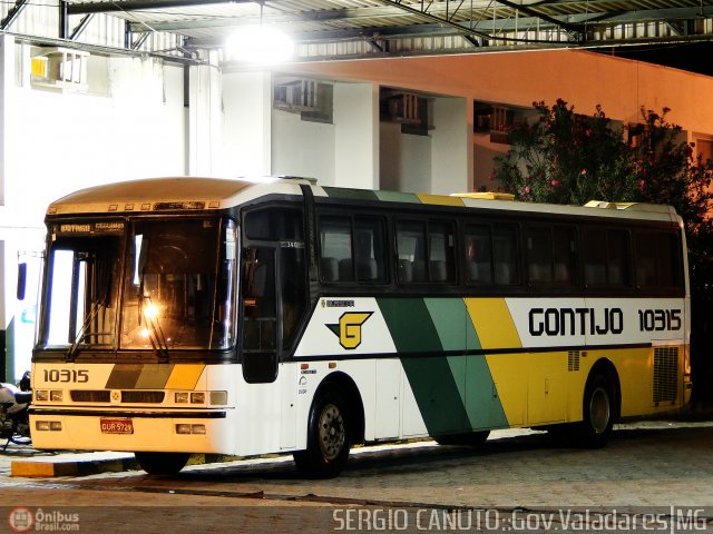 Empresa Gontijo de Transportes 10315 na cidade de Governador Valadares, Minas Gerais, Brasil, por Sérgio Augusto Braga Canuto. ID da foto: 470331.