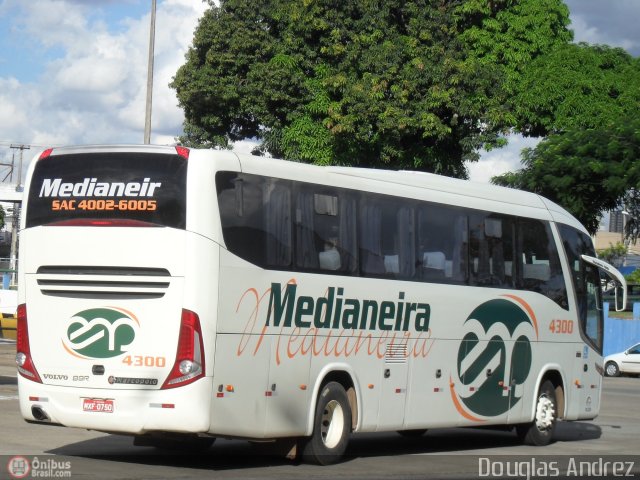 Viação Nossa Senhora de Medianeira 4300 na cidade de Goiânia, Goiás, Brasil, por Douglas Andrez. Número da foto: #472390.