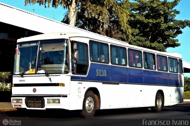 Silva Tur Marília 38005 na cidade de Assis, São Paulo, Brasil, por Francisco Ivano. Número da foto: #440898.