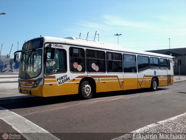 Companhia Carris Porto-Alegrense 0774 na cidade de Porto Alegre, Rio Grande do Sul, Brasil, por Eduardo Machado. Número da foto: #443343.