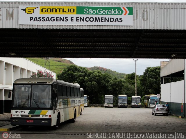 Empresa Gontijo de Transportes 9575 na cidade de Governador Valadares, Minas Gerais, Brasil, por Sérgio Augusto Braga Canuto. ID da foto: 447742.