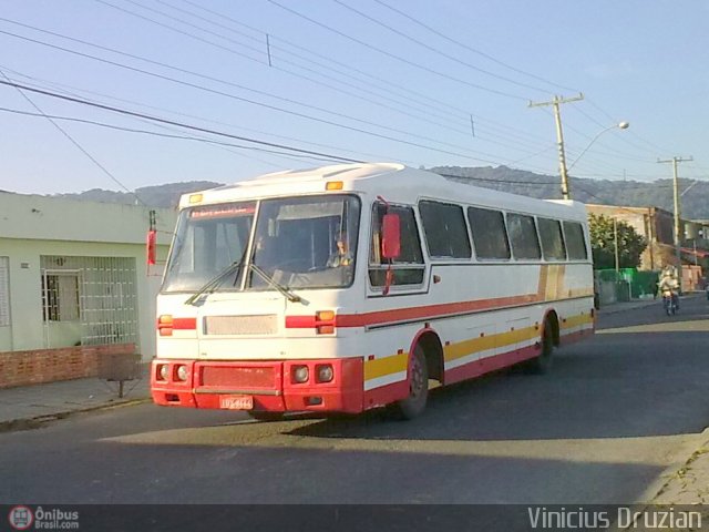 Ônibus Particulares 8664 na cidade de Santa Maria, Rio Grande do Sul, Brasil, por Vinicius Druzian. ID da foto: 484927.