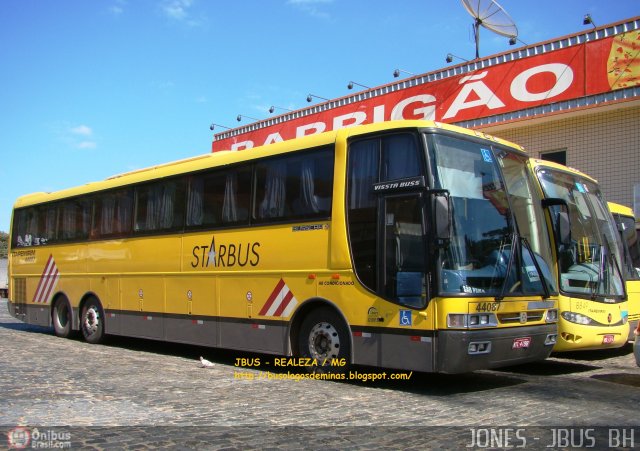 Viação Itapemirim 44087 na cidade de Manhuaçu, Minas Gerais, Brasil, por Jones Bh. Número da foto: #492941.