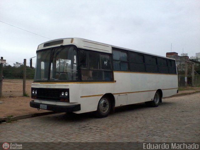 Ônibus Particulares  na cidade de Porto Alegre, Rio Grande do Sul, Brasil, por Eduardo Machado. Número da foto: #514483.