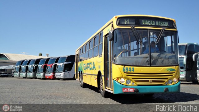 Viação Garcia 6944 na cidade de Londrina, Paraná, Brasil, por Patrick Rocha. ID da foto: 530042.