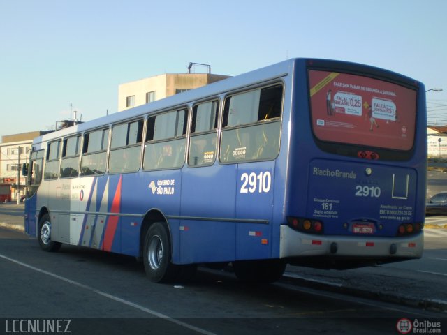 Viação Riacho Grande 2910 na cidade de São Bernardo do Campo, São Paulo, Brasil, por Luis Nunez. Número da foto: #530670.