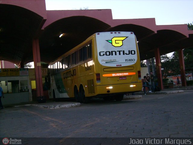 Empresa Gontijo de Transportes 15180 na cidade de São Francisco, Minas Gerais, Brasil, por João Victor Marques. ID da foto: 531014.