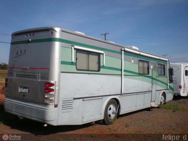 Motorhomes 4440 na cidade de Cascavel, Paraná, Brasil, por Felipe  Dn. Número da foto: #518751.