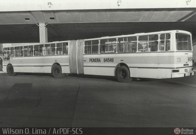 Viação Pioneira 84549 na cidade de Brasília, Distrito Federal, Brasil, por Clébio Júnior. ID da foto: 523080.