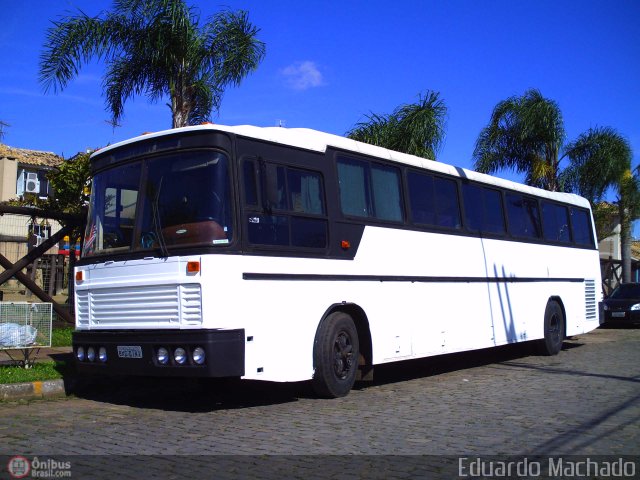 Ônibus Particulares na cidade de Porto Alegre, Rio Grande do Sul, Brasil, por Eduardo Machado. Número da foto: #573680.