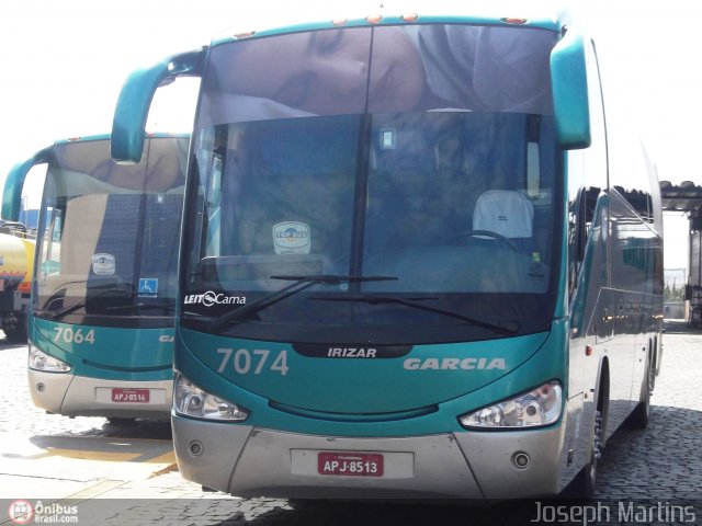 Viação Garcia 7074 na cidade de Londrina, Paraná, Brasil, por Joseph Martins. Número da foto: #574427.