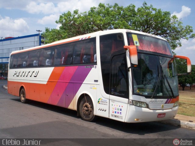 Transportadora Turística Petitto 1800 na cidade de Brasília, Distrito Federal, Brasil, por Clébio Júnior. Número da foto: #580344.