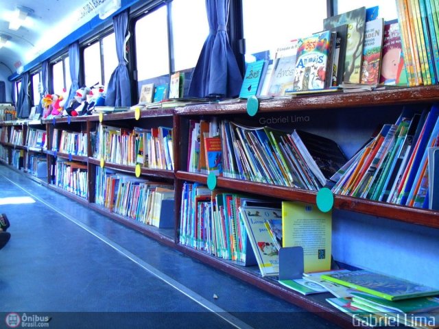 Viação Itapemirim BIBLIOTECA MóVEL na cidade de Jaguaquara, Bahia, Brasil, por Gabriel Bispo. Número da foto: #585592.