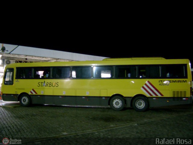 Viação Itapemirim 42043 na cidade de Campos dos Goytacazes, Rio de Janeiro, Brasil, por Rafael Rosa. Número da foto: #587713.