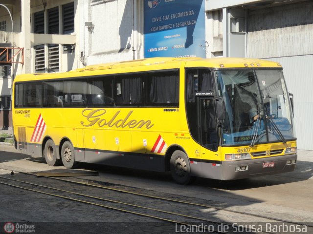 Viação Itapemirim 45107 na cidade de Rio de Janeiro, Rio de Janeiro, Brasil, por Leandro de Sousa Barbosa. ID da foto: 588773.