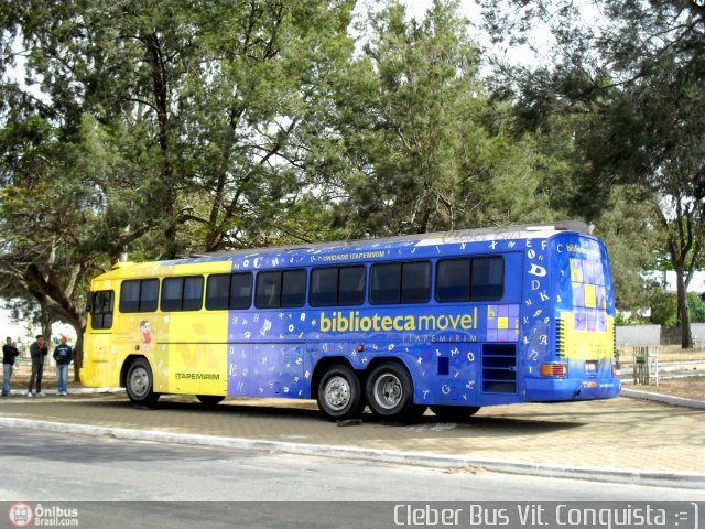 Viação Itapemirim Biblioteca Móvel  na cidade de Vitória da Conquista, Bahia, Brasil, por Cleber Bus. ID da foto: 590118.