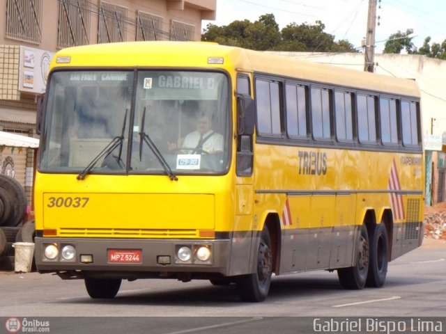 Viação Itapemirim 30037 na cidade de Manoel Vitorino, Bahia, Brasil, por Gabriel Bispo. Número da foto: #559655.