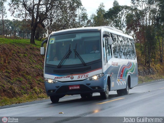 Rosa Turismo 5175 na cidade de Santa Maria da Serra, São Paulo, Brasil, por João Guilherme Lopes. Número da foto: #560167.