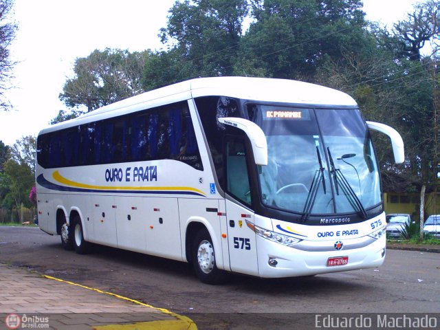 Viação Ouro e Prata 575 na cidade de Carazinho, Rio Grande do Sul, Brasil, por Eduardo Machado. Número da foto: #563478.